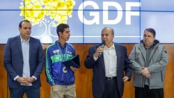 durante-homenagem-a-caio-bonfim,-gdf-anuncia-reforma-de-estadios