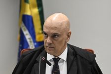 alexandre-de-moraes-acionou-orgao-do-tse-fora-do-rito-regular-para-investigar-aliados-de-bolsonaro,-diz-jornal