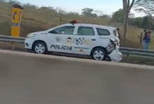 caminhonete-bate-na-traseira-de-viatura-da-policia-rodoviaria-na-rodovia-raposo-tavares,-em-caiua