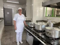 chapeco-107-anos:-conheca-merendeira-dedicada-ao-preparo-de-alimentos-para-criancas