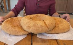 dia-do-pao-de-queijo:-padaria-em-goiania-faz-quitute-gigante-de-2-kg