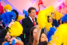 veja-fotos-da-carreira-de-silvio-santos