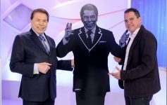 fa-que-fez-escultura-de-silvio-santos-e-o-presenteou-lamenta-morte-do-apresentador:-‘marcou-a-historia-como-pele’