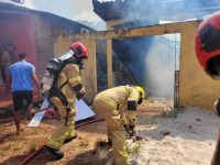 video:-incendio-destroi-casa-no-bairro-do-infraero-1,-na-zona-norte-de-macapa