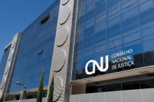 cnj-investiga-juiz-da-ba-afastado-apos-mais-de-mil-processos-serem-assinados-enquanto-ele-estava-de-licenca-medica