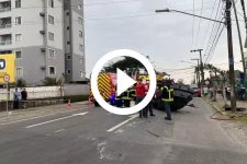 video:-carro-capota-em-acidente-na-regiao-central-de-joinville