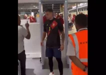 video!-goleiro-campeao-olimpico-e-‘barrado’-em-aeroporto-ao-deixar-paris