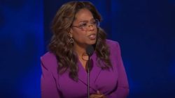 oprah-winfrey-aparece-de-surpresa-e-rouba-a-cena-na-noite-do-vice-de-kamala-harris