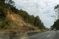 sem-obras-na-br-101,-encostas-no-morro-dos-cavalos-vao-desabar-novamente