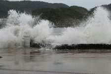 baixada-santista,-sp,-entra-em-estado-de-alerta-com-previsao-de-ondas-de-ate-4-metros