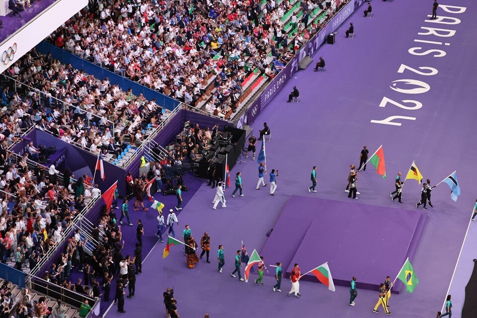 A dupla brasileira de vôlei de praia levou a nossa bandeira