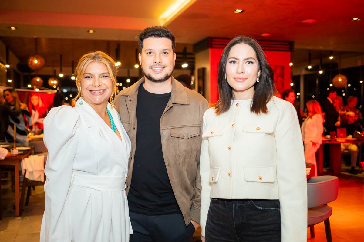 Isabel Almeida, Gustavo Meneghetti e Agatha Silvestre