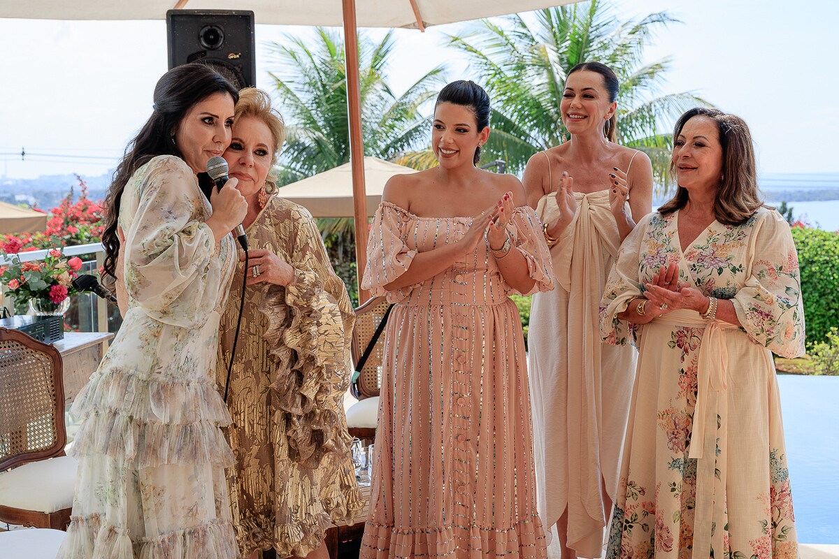 Raquel, Janete, Marcela e Patrícia Vaz com Sandra Costa