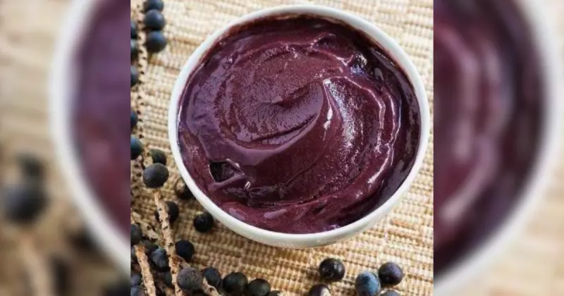 açaí dentro do pote que ajudam no problema de gordura no fígado