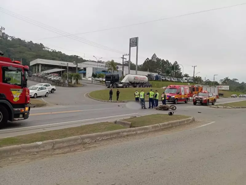 Motociclista morreu em acidente na BR-470 em Blumenau