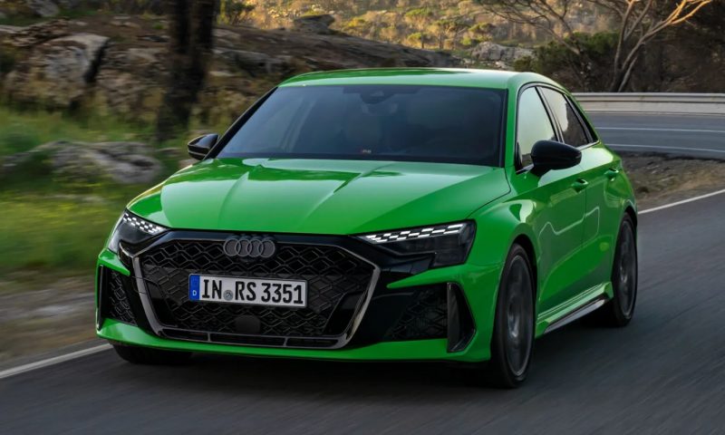  novo Audi RS3 reestilizado na cor verde