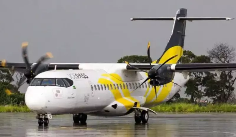 Avião turboélice da companhia aérea Voepass na pista