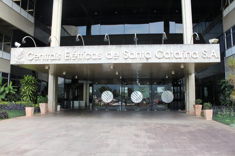 Trabalhadores encerram a greve da Celesc, em Santa Catarina