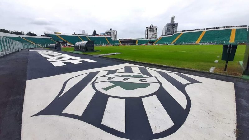 Figueirense e Londrina se enfrentam no Estádio Orlando Scarpelli