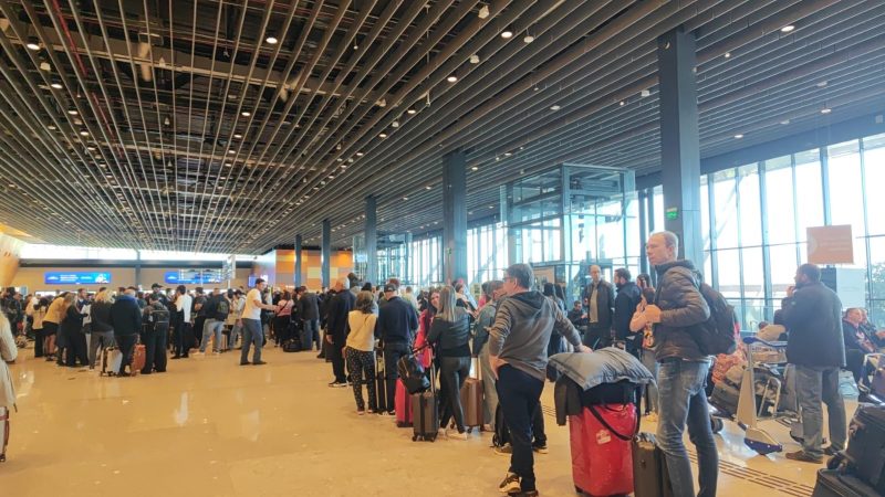 fila no Aeroporto de Florianópolis