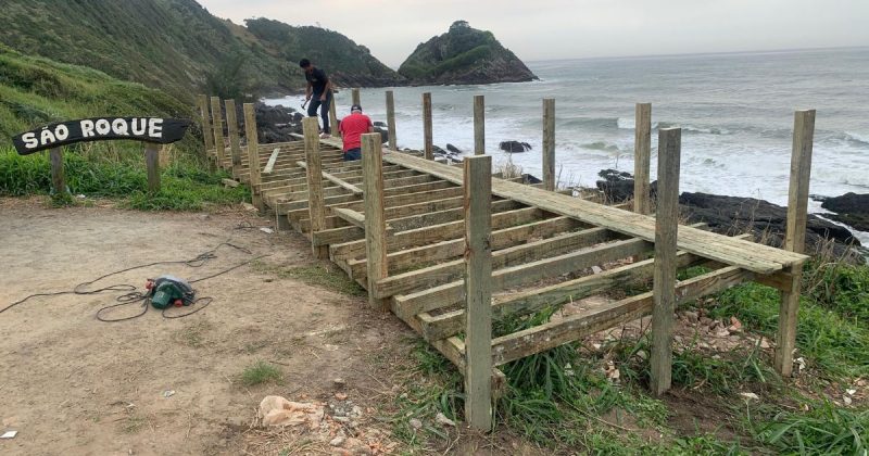 Mirante de baleias sendo construído em Penha