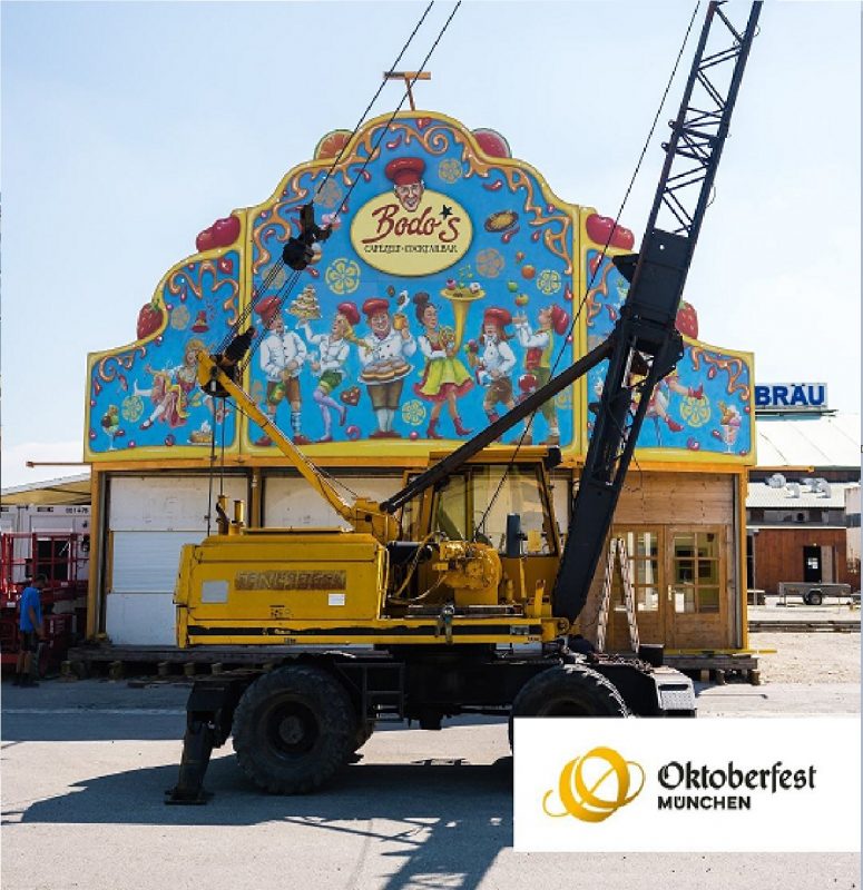 Preparativo da Oktoberfest em Munique, construção de tenda