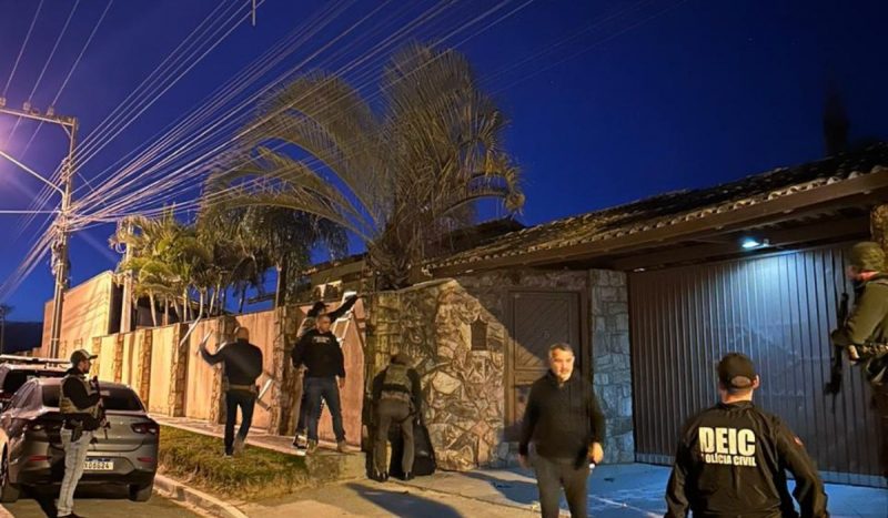 Polícia Civil prende responsável por loteamento com imóveis irregulares no bairro Rio Vermelho, em Florianópolis