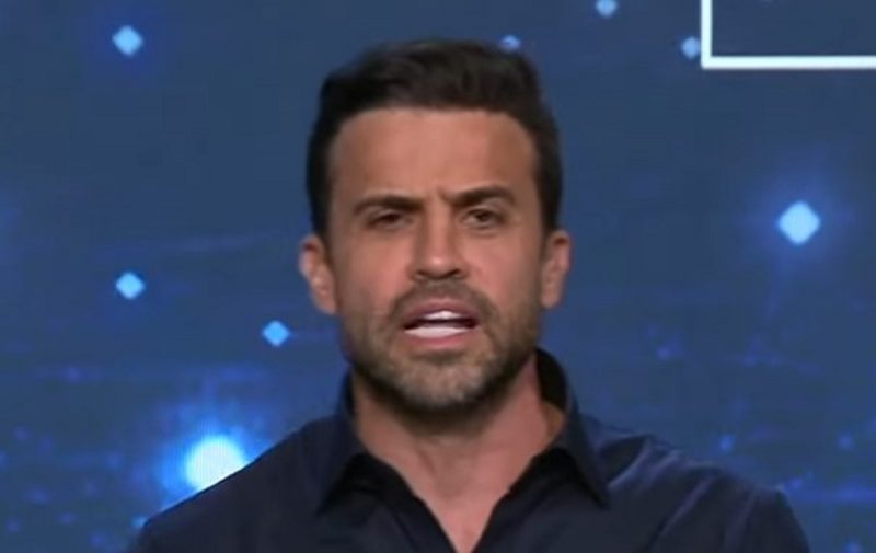 Na imagem Pablo Marçal aparece falando em debate das eleições