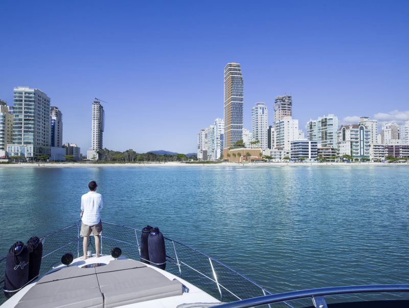 Imagem ilustrativa mostra visual em Itapema; cidade conta com dois candidatos à prefeitura que registraram patrimônio