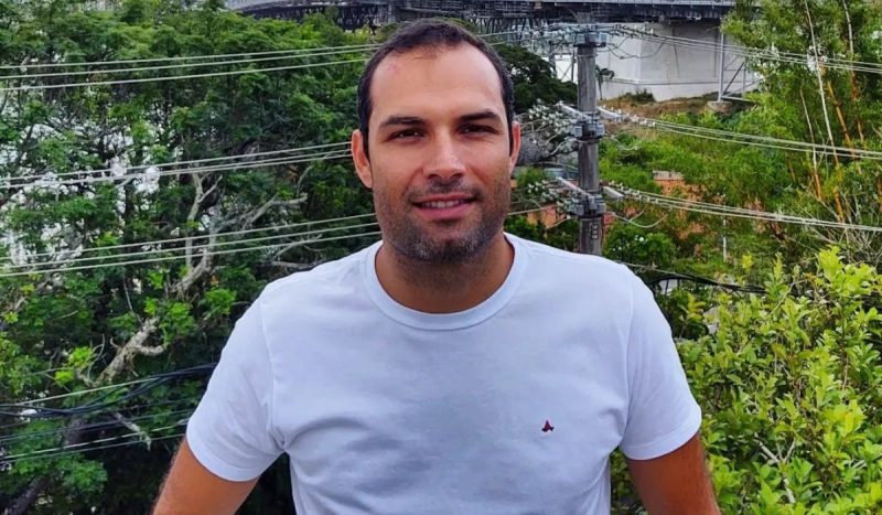 O engenheiro Paulo Henrique Silva Alves, de 39 anos, estava a bordo do avião que caiu em Vinhedo, interior de São Paulo 