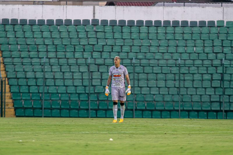 Ruan Carneiro voltou ao gol do Figueirense no partida contra o Londrina