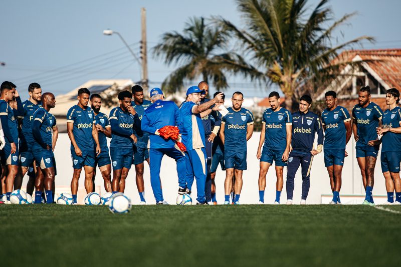 Técnico Enderson Moreira fará apenas uma mudança no time do Avaí para encarar o Santos