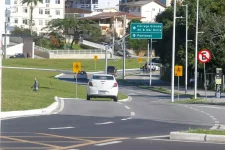 mulher-de-19-anos-e-estuprada-em-ponto-de-onibus-de-rua-movimentada-de-florianopolis