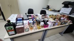 homem-e-preso-no-aeroporto-de-vitoria-com-mais-de-100-perfumes-importados-irregularmente-do-paraguai