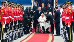 papa-francisco-desembarca-na-indonesia-e-inicia-longa-viagem-pela-asia-e-oceania