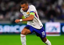 mbappe-e-chamado-de-‘mediocre’-por-comentarista;-tecnico-da-franca-defende