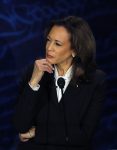 fotos:-donald-trump-e-kamala-harris-fazem-‘caras-e-bocas’-durante-debate-presidencial-nos-eua