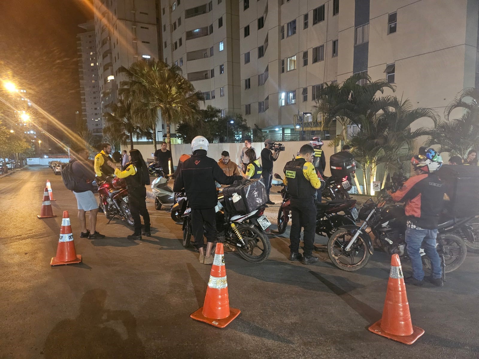 Operação contra excesso de barulho autua 98 motociclistas em Águas Claras e no Areal