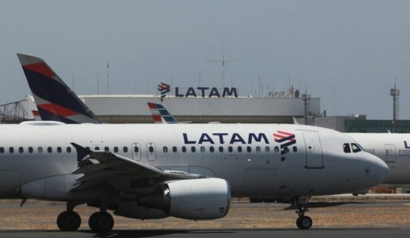 Avião da Latam precisou fazer pouso de emergência em Lima