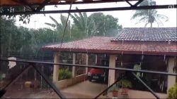 enfim,-a-chuva!-moradores-do-df-comemoram-fim-da-estiagem-de-166-dias;-veja-video