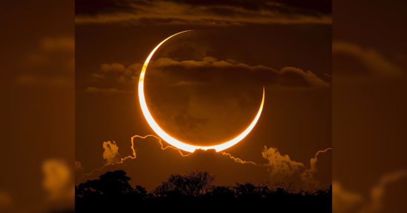 Lua Nova em céu marrom