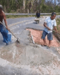 grupo-de-moradores-limpa-e-tampa-buracos-em-rodovia-que-da-acesso-ao-tepequem,-principal-ponto-turistico-de-roraima