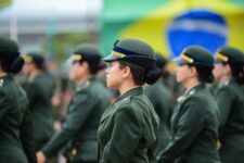 mulheres-podem-se-alistar-ao-servico-militar-em-2025;-confira-como-se-inscrever